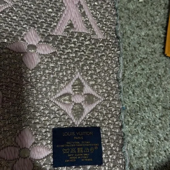 Louis Vuitton Light Pink Scarf with Iconic Patterns - Picture 6 of 6